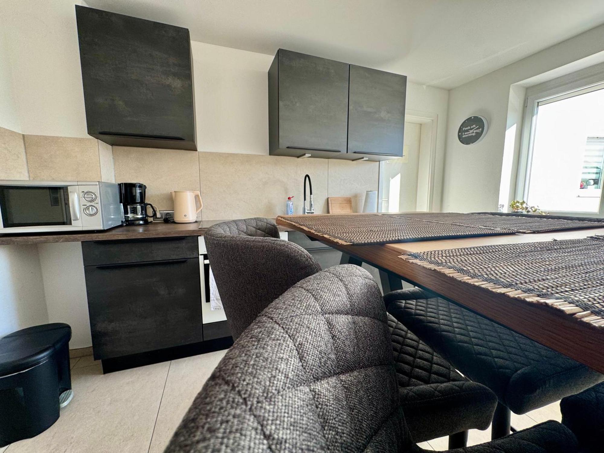 3 Zimmer Apartment Mit Flussblick - Self Check-In إغنفلدن المظهر الخارجي الصورة